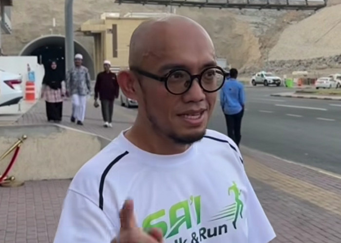 Keren, Dahnil Anzar Jogging Usai Subuh di Mekkah, Sapa dan Dengarkan Keluhan Jamaah Calon Haji Indonesia