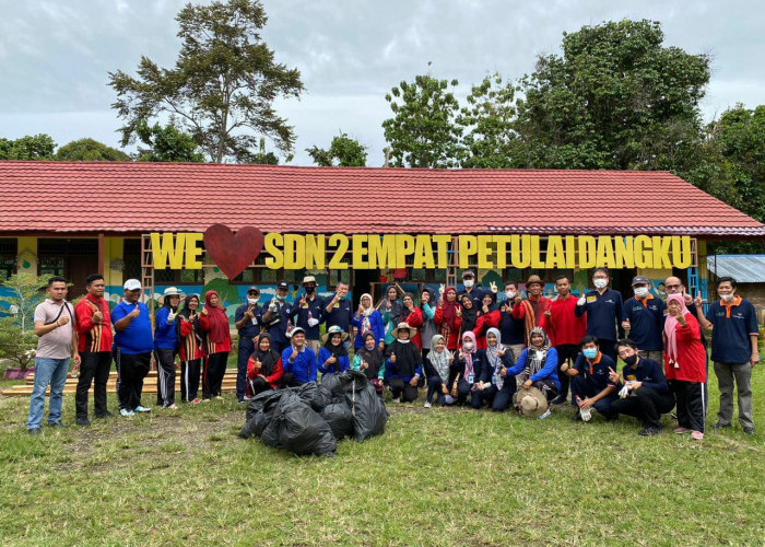 PT Tel Gelar Kegiatan Volunteer Bersih-bersih Sekolah, Kali Ini SDN 1 dan SDN 2 Empat Petulai Dangku 