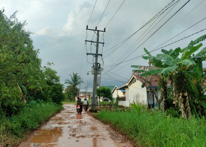 Akses Jalan Berlumpur, Warga Perumahan KS6 Banyuasin 10 Tahun Bertahan Kondisi Tak Ada Fasilitas Penunjang 