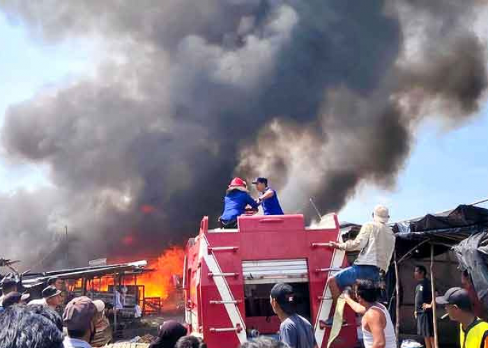 36 Kios di Pasar Pulo Mas Empat Lawang Terbakar Hebat, Belasan Rusak Berat dan Ringan
