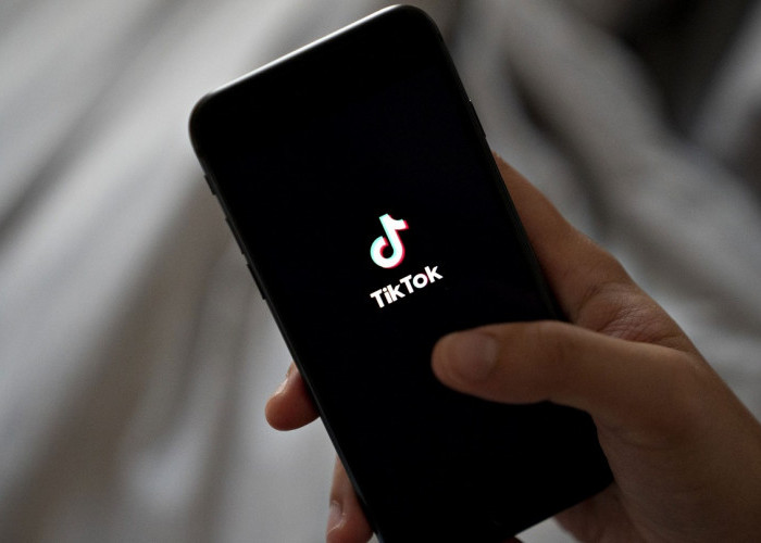 OPPO Reno15 F 5G: HP Layar 120Hz Scrolling TikTok Mulus Buat Ngabuburit di Kampung