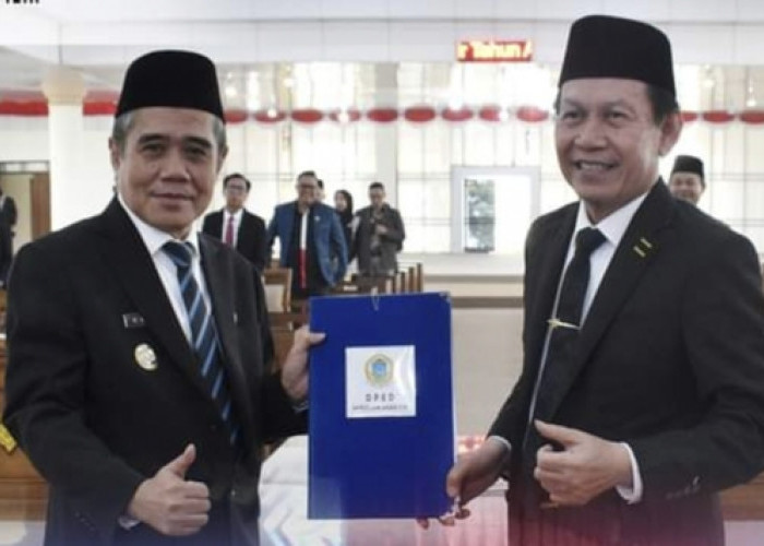 Ketua DPRD Kabupaten Ogan Ilir Pimpin Rapat Paripurna Pembahasan Tingkat 2 LKPJ Bupati Tahun Anggaran 2023
