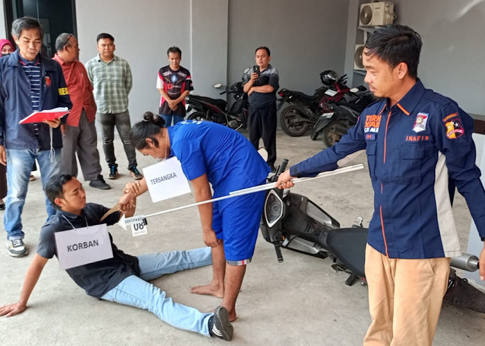 Rekonstruksi 12 Adegan, Jukir Pasar Inpres  Muara Enim Ditusuk 4 Kali