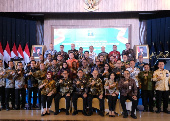 Perkuat Reformasi Birokrasi, Kanwil Kemenkum Babel Ikuti Penandatanganan ZI dan Perjanjian Kinerja 2026