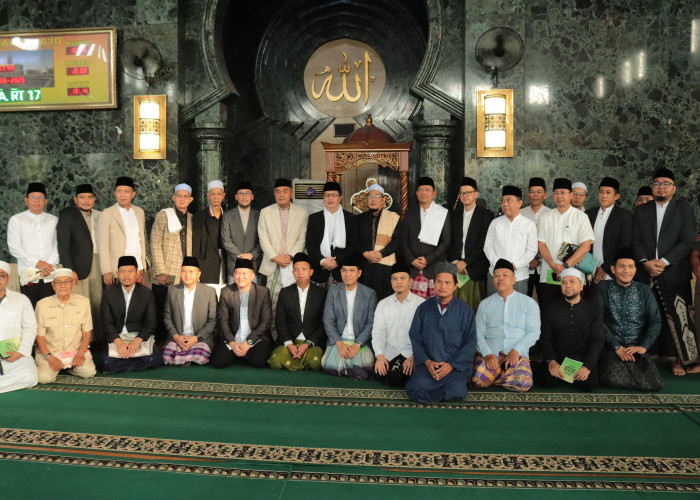Salat Idul Adha 1446 H di Masjid Darul Said, Sekda Palembang Serahkan Kurban 