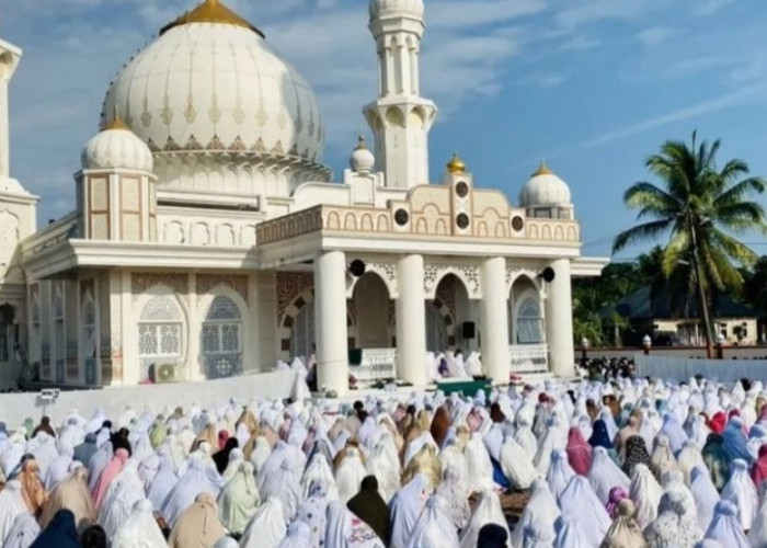 Ribuan Jemaah Thariqat Syattariyah di Nagan Raya Aceh, Antusias Laksanakan Salat Idul Fitri 1445 Hijriah