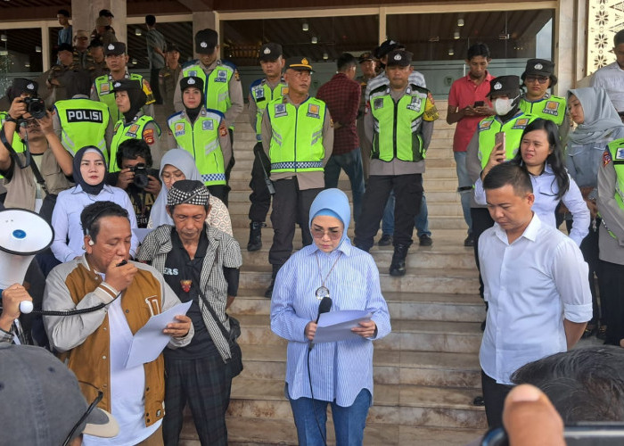 Tuntut Kaji Ulang Draf Revisi UU Penyiaran, Ratusan Pewarta Gelar Aksi Damai di DPRD Sumsel 