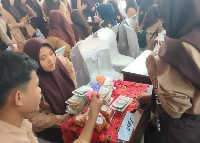 Bazar Kewirausahaan ITB Bina Sriwijaya Palembang Bekali Keahlian Berwirausaha, Dagangan Asli Buatan Siswa 