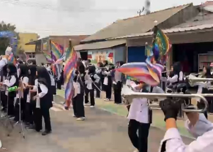 Semarakkan Penilaian Kampung Tertib Lalu Lintas Ogan Ilir, Marching Band SMAN 1 Indralaya Tampil Memukau