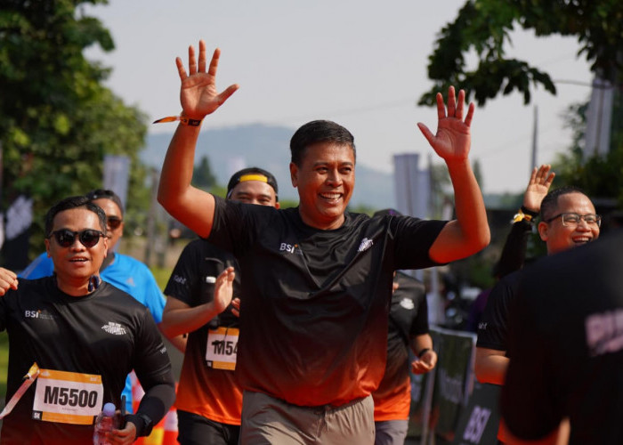 Dirut BSI Finish 5K Run For Humanity Sentul 2025