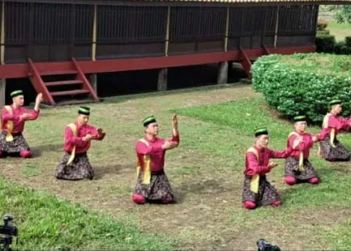 Khas Tari Sondok Piyogo Peninggalan Kesultanan Palembang, Bukan Penari Wanita