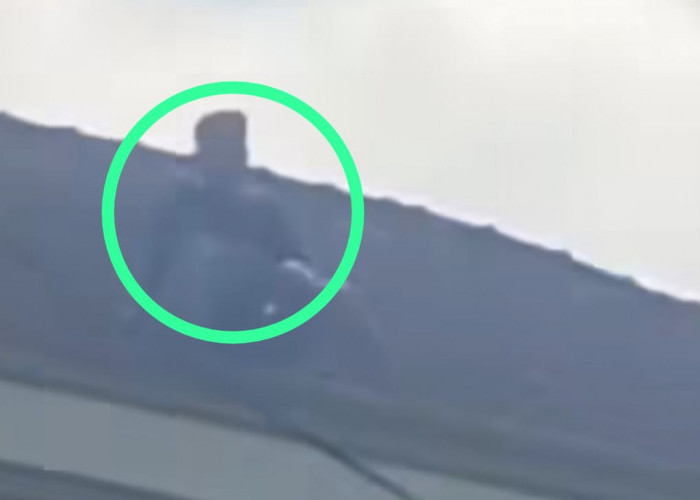 Diduga Pelaku Pencurian di Palembang Heboh di Medsos, Kepergok Naik Atap Rumah Warga 