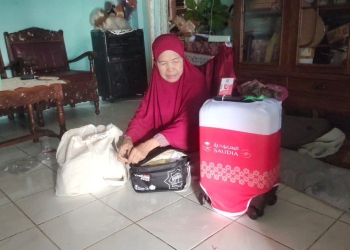 Cerita Ibu Penjual Gorengan di Prabumulih Naik Haji, Setelah 16 Tahun Menabung, Sebagian Ditabung di Kaleng 