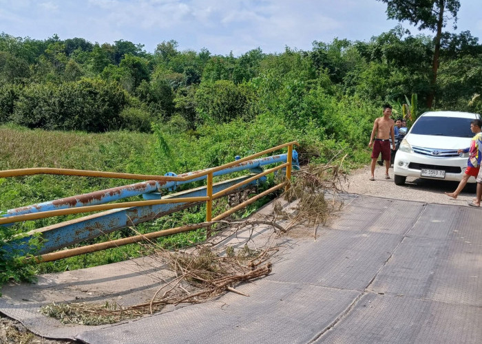 Jembatan di Sejaro Sakti Patah, Jalur Bobosan-Brimob Tak Bisa Dilalui, Dinas PUPR Ogan Ilir Segera Perbaiki