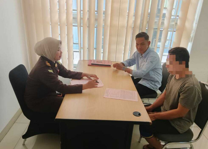 Polsek Tanjung Batu Limpahkan Tersangka dan Barang Bukti Kasus Penganiayaan ke Kejari Ogan Ilir