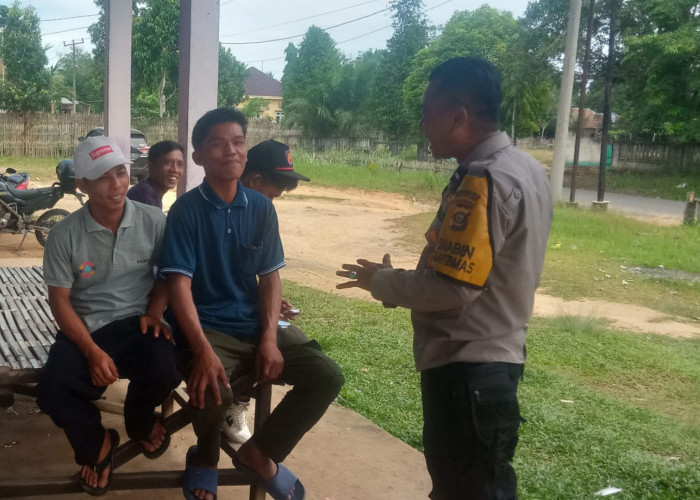 Sering Buka Lahan dengan Cara Dibakar, Bhabinkamtibmas Polsek Tanjung Batu Ogan Ilir Sambangi Warga