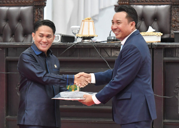 Bupati Serahkan Dokumen KUA PPAS Kepada Ketua DPRD Luwu Utara