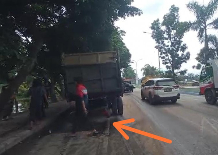 Laka Beruntun di Jalan Soekarno Hatta Palembang Dimulai Iring-Iringan Diduga Truk Angkut Minyak Ilegal 