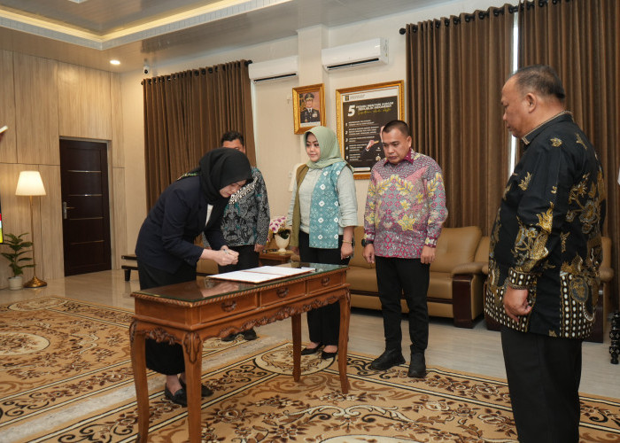 Kakanwil Kemenkum Sumsel Ambil Sumpah dan Lantik Notaris Pengganti di Kota Palembang
