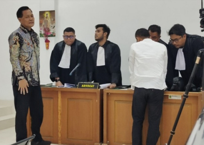 Kasus Suap Chromebook dan Smartboard Muara Enim, Edison dan Adi Triadi Kompak Lawan Dakwaan KPK