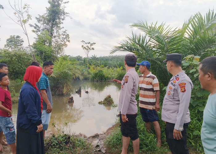 2 Anak Mandi di Sungai Suban Temukan Bocah 9 Tahun Tenggelam, Dibawa Warga ke Puskesmas, Bagaimana Kondisinya?