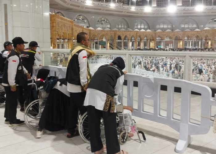 Jemaah Haji Tak Pernah ke Masjidil Haram Tetap Bisa Berdoa di Depan Ka'bah, PPIH Siap Bantu!