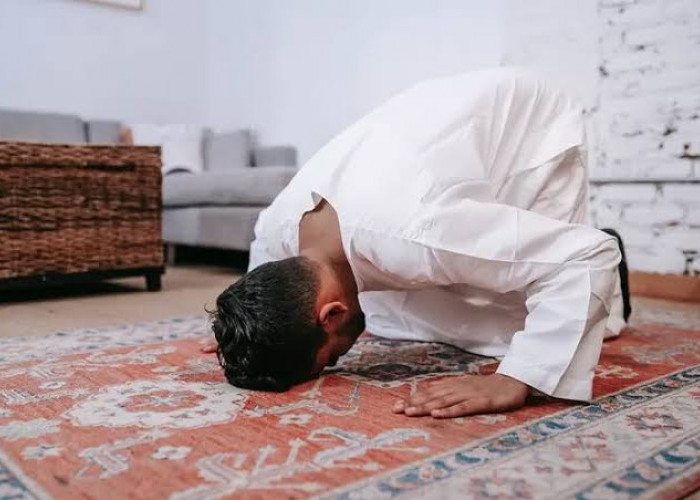 Cara Mengerjakan Salat Tarawih Sendirian di Rumah Sesuai Anjuran Islam, Begini Urutan yang Benar