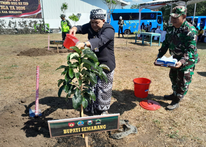 Bupati Pimpin Penanaman Pohon pada Pembukaan TMMD Reg ke-129 Kodim 0714/Salatiga sebagai Wujud Kepedulian