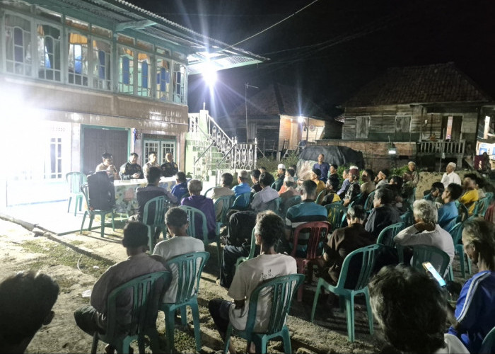 Polsek Pampangan Sampaikan Sosialisasi Karhutla Malam Hari ke Masyarakat