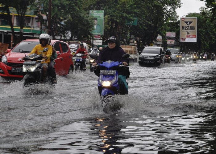 Diguyur Hujan Deras, Sejumlah Titik di Kota Palembang Terendam Banjir