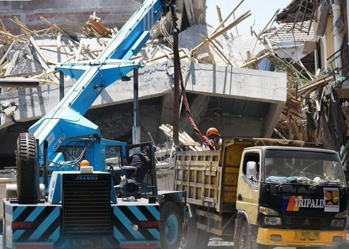 Kapolda Jatim Mengecek Evakuasi Korban Ambruknya Ponpes Al Khoziny Sidoarjo, Begini Update Korbannya