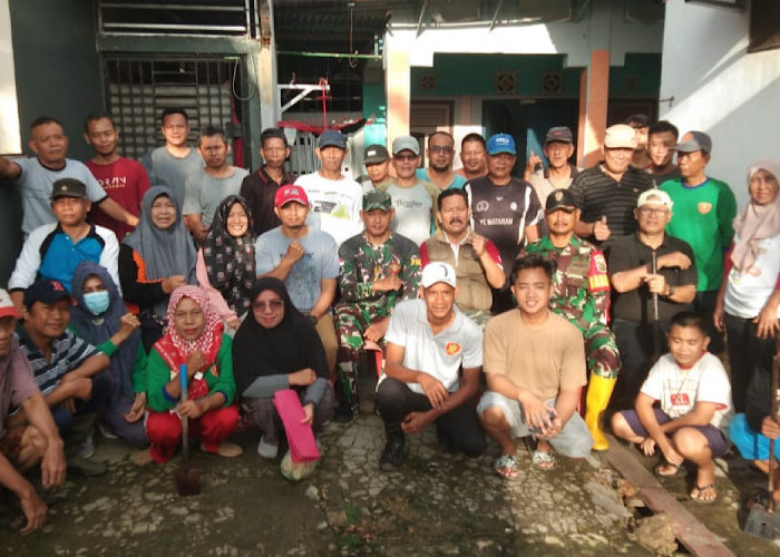 Lurah Bersama Warga dan Ketua RT di Plaju Ilir Hari Ini Gotong Royong, Giat Bersih-bersih di Pasar Plaju   