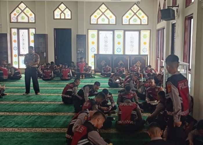 Personel Polda Sumsel Tadarus Al-Qur’an Bersama Santri Ponpes Selama Ramadan