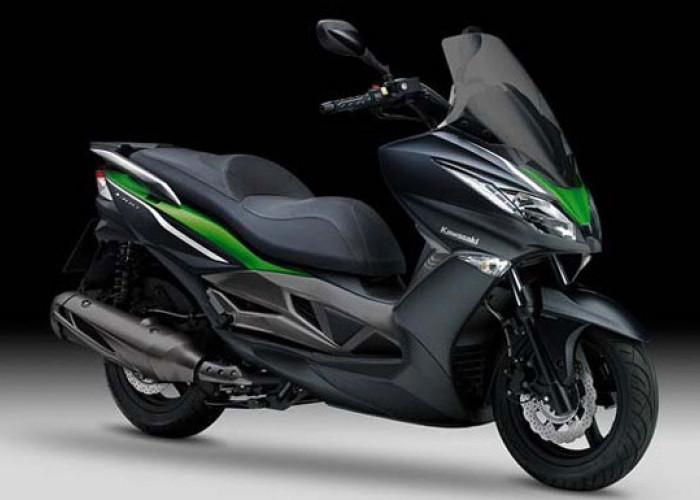 Harga Bersaing, Desain Sporty, Kawasaki J300 Si Ninja Matic Bikin Produsen Motor Sejenis Ketar Ketir