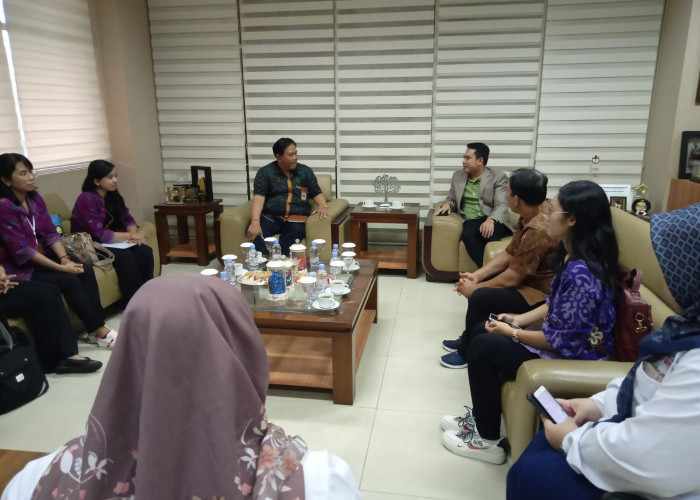 Universitas Bina Darma Palembang Dapat Kunjungan dari Politeknik Negeri Bali, Bahas Pengembangan Unit Bahasa