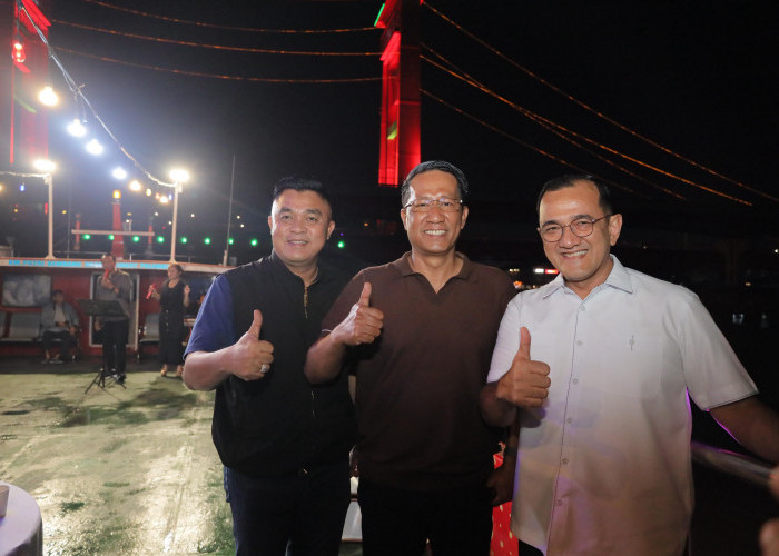 Nikmati Keindahan Ampera Dengan Musi Cruise, Pemkot Palembang Dipuji Menteri Hukum RI
