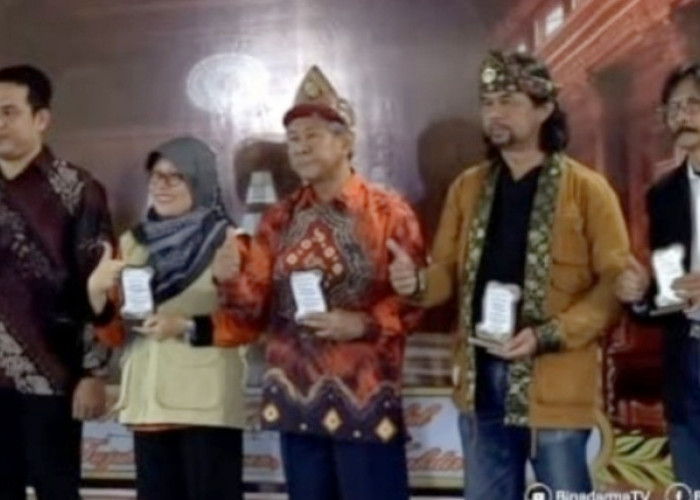 Vebri Al Lintani Raih Bidar Sritures Award 2026, Dedikasi Budaya Sumsel Diapresiasi Universitas Bina Darma