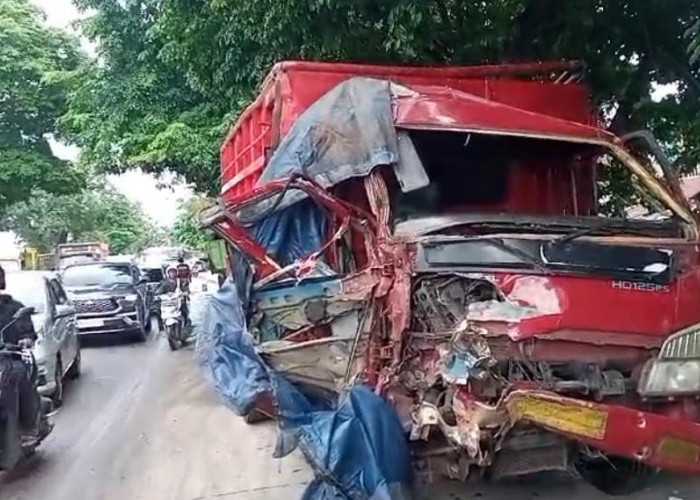 Tabrakan Beruntun Picu Kepadatan Kendaraan di Jalan Soekarno Hatta Palembang, Truk Melintang 