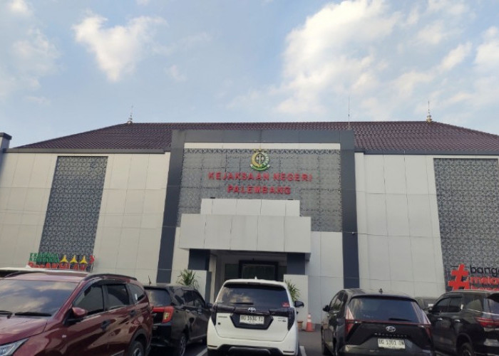 Dalami Penyidikan Korupsi Lampu Jalan, Tiga Anggota DPRD Palembang YC, RI dan MH Penuhi Panggilan Kejari