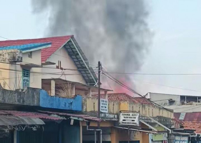 Rumah Panggung Kayu Milik Warga Karang Raja Prabumulih Hangus Terbakar