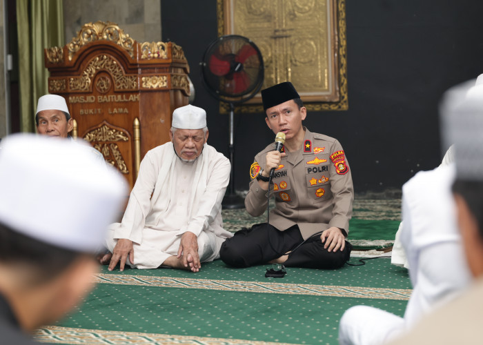 Salat Subuh Bersama Warga, Wakapolda Sumsel Brigjen Pol Irwansyah Ajak Warga Jaga Kamtibmas