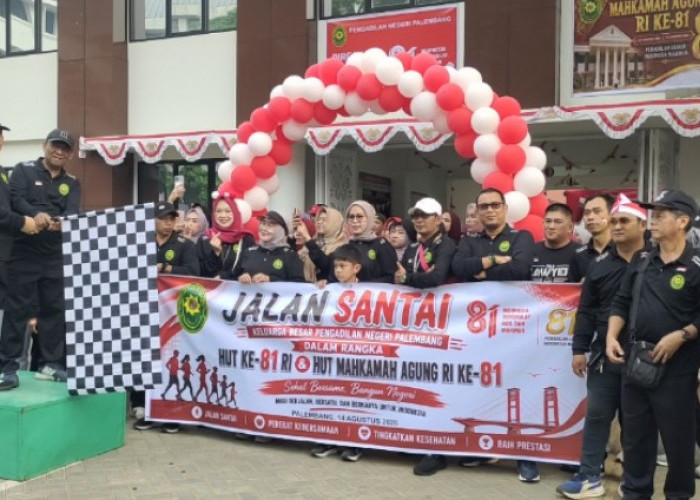 Semarak HUT RI ke-81 dan HUT MA RI ke-81, Warga PN Palembang Gelar Jalan Sehat Penuh Kebersamaan