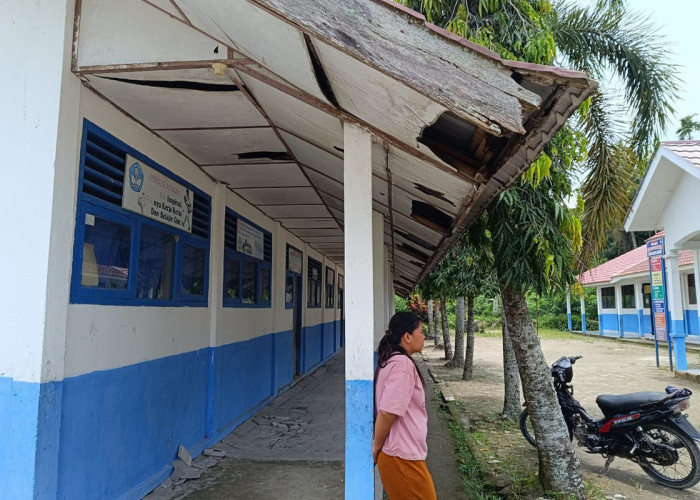 Kondisi Sekolah Rusak, Semangat Belajar Siswa SD Negeri 18 Kayuagung Tak Padam 