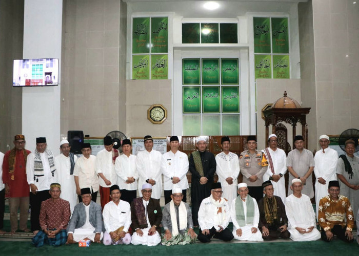 Pj Bupati Muara Enim Ajak Masyarakat Teladani Rasulullah dalam Peringatan Maulid Nabi Muhammad SAW 1446 H