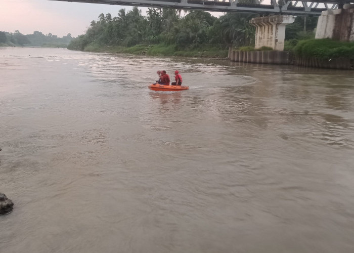 Mencari Ikan di Sungai Enim, Pelajar SMP Hanyut Tenggelam