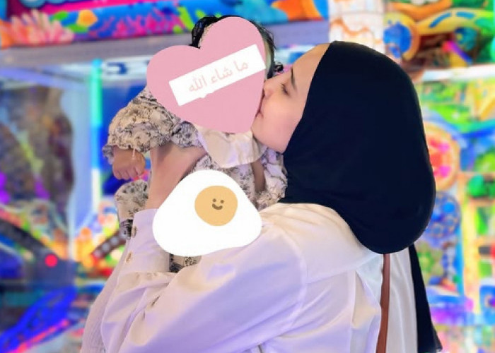 Zaskia Sungkar Diduga Adopsi Anak, Unggah Foto Bayi Perempuan di Instagram Dengan Caption Haru