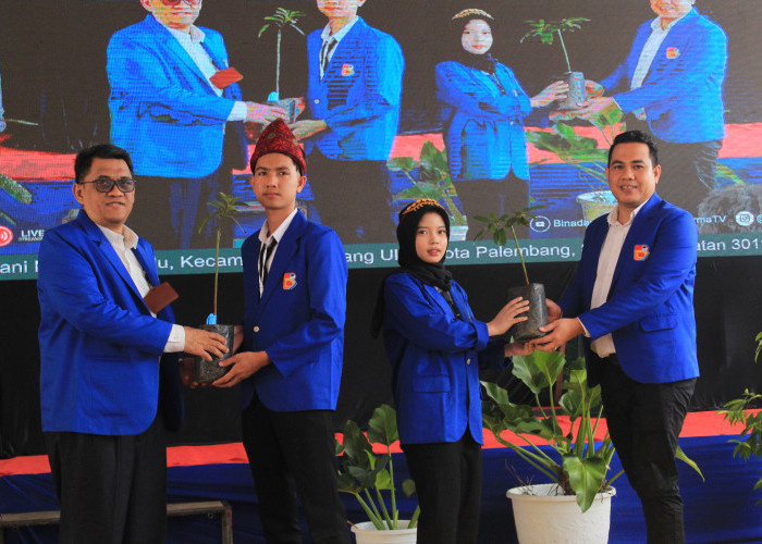 PLT Rektor Universitas Bina Darma dan BPDASHL Serahkan Pohon Simbolis, Wujudkan Kampus Hijau Berkelanjutan