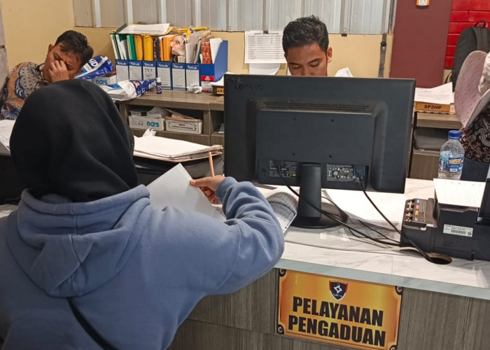 Beli Makan Depan OPI Mall, 2 Pelaku Curanmor di Palembang Terekam CCTV Gasak Motor Korban 