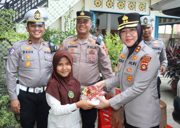 Kapolres Ogan Ilir Salurkan Bantuan Lewat Program Mobil Senyum di Panti Asuhan Mawar Putih Indralaya