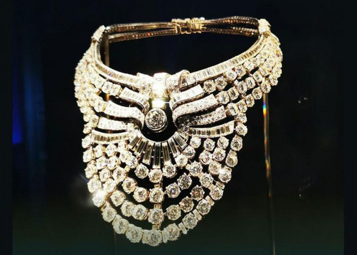 Kalung Ratu Mesir 200 Karat Bertahtakan 673 Berlian Raib Digondol Maling di Museum MAK Wina 